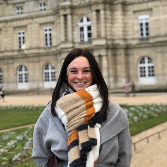 Meet your Posher, Stephanie - Picture 7 of 7